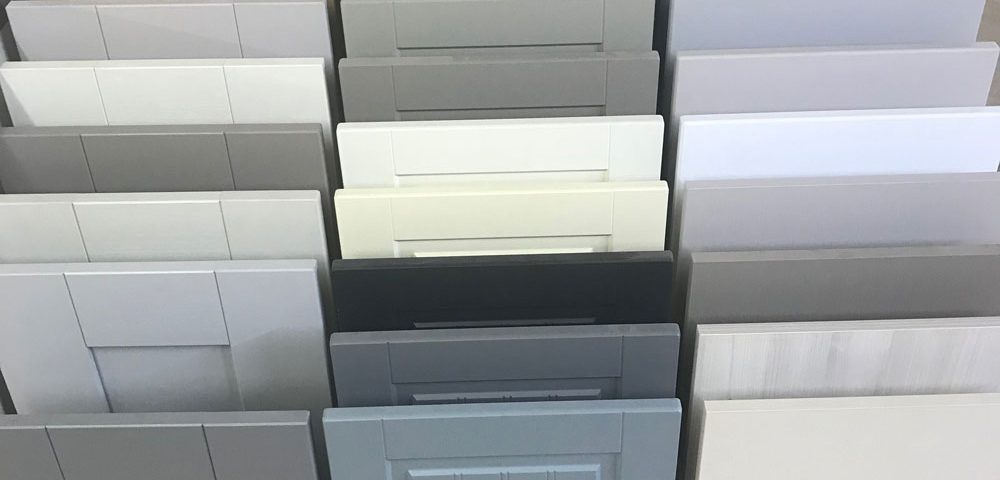 kitchen-door-samples in wood, gloss, modern and traditional shaker styles from fair price kitchens warehouse showroom in heckmondwike west yorkshire
